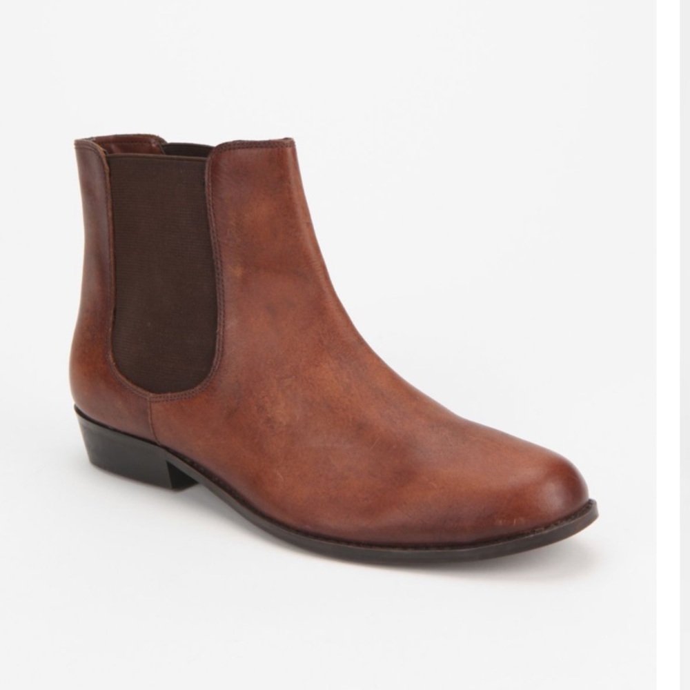 BDG Leather Chelsea Boot